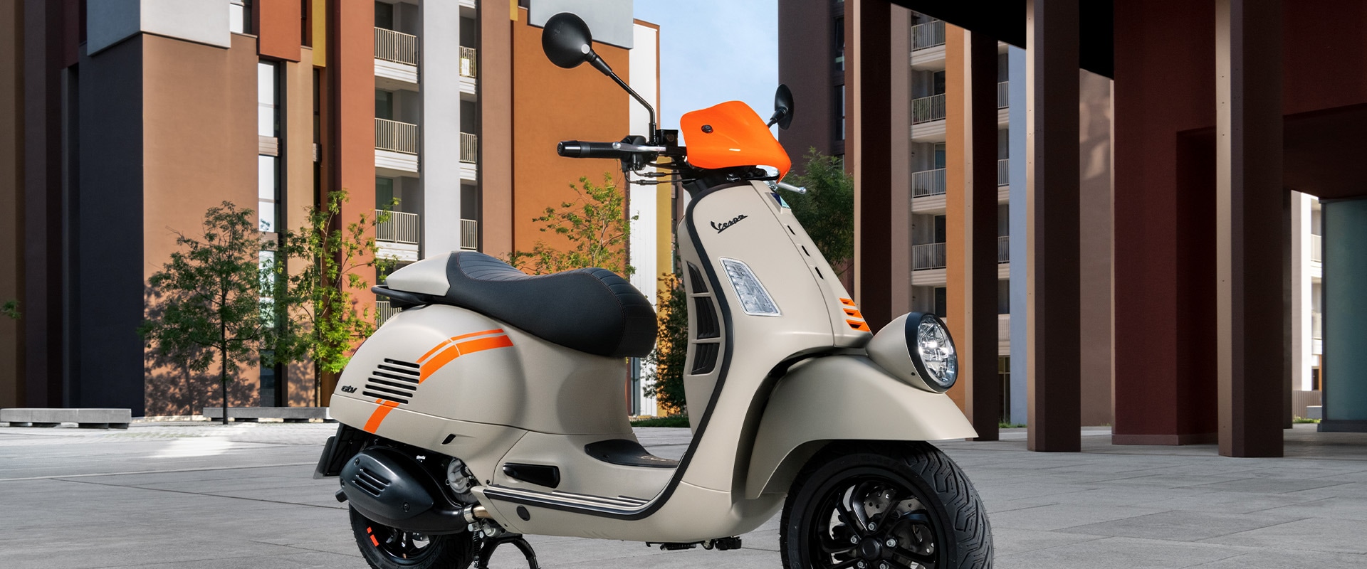 Discover the original Vespa accessories, for all models